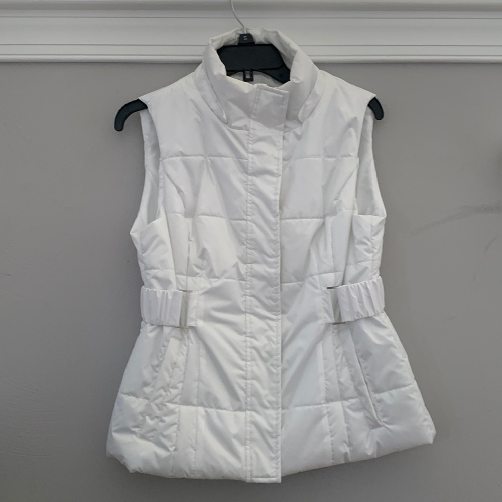 Brand New/New York & Company -White Sm/Vest with zippers and stylish buttons.
